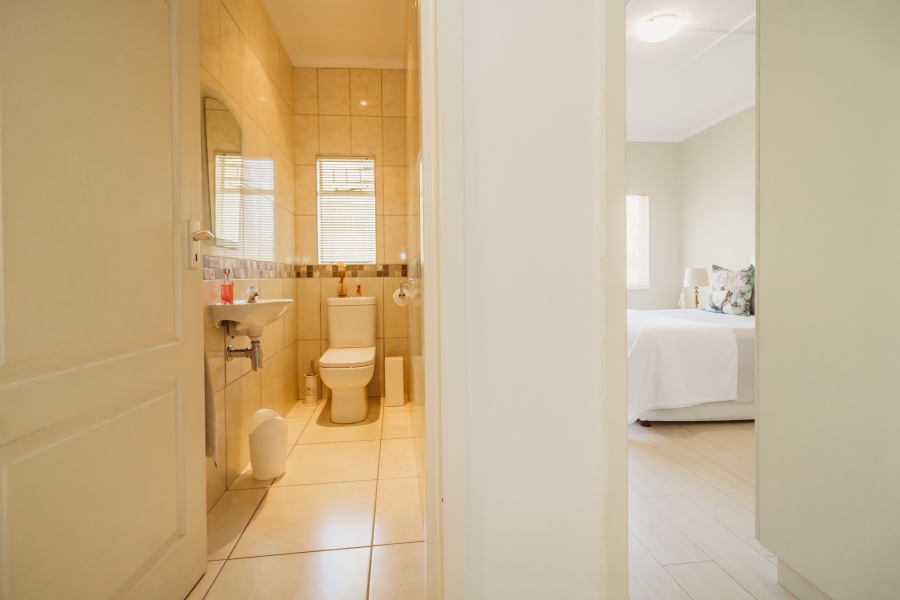 5 Bedroom Property for Sale in Heather Park Western Cape